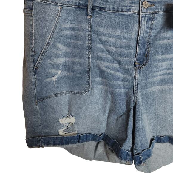 Torrid Midrise 5" Vintage Stretch Shorts, Undone, NWT, Size 28 - Picture 3 of 8